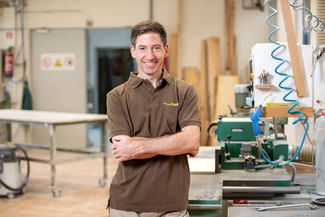 Hans-Peter Haas, Tischlermeister in 3. Generation, in seiner Werkstatt